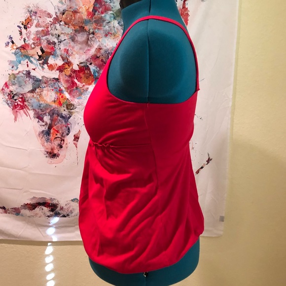 Low-cut Red Top - Picture 2 of 5